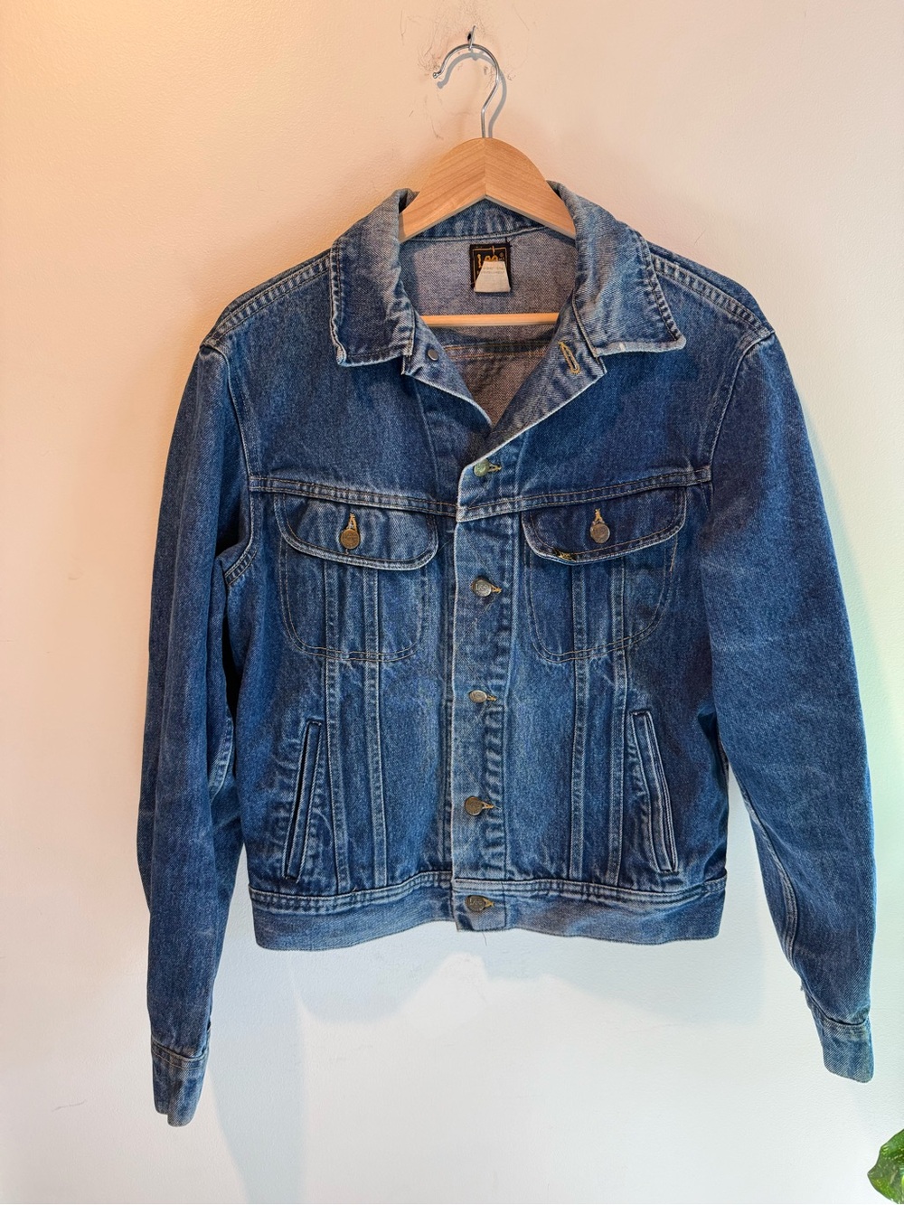 Authentic vintage Lee Riders denim tracker jacket. This jacket features a timele